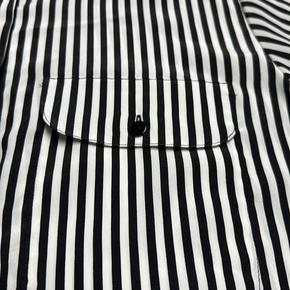 Notations vertical striped button down shirt with hidden buttons 2 front pockets - Picture 7 of 9